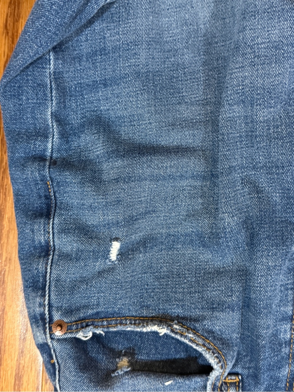 Abercrombie & Fitch Women's Ankle Cropped Jeans - distressed,broken in and soft - Picture 13 of 15